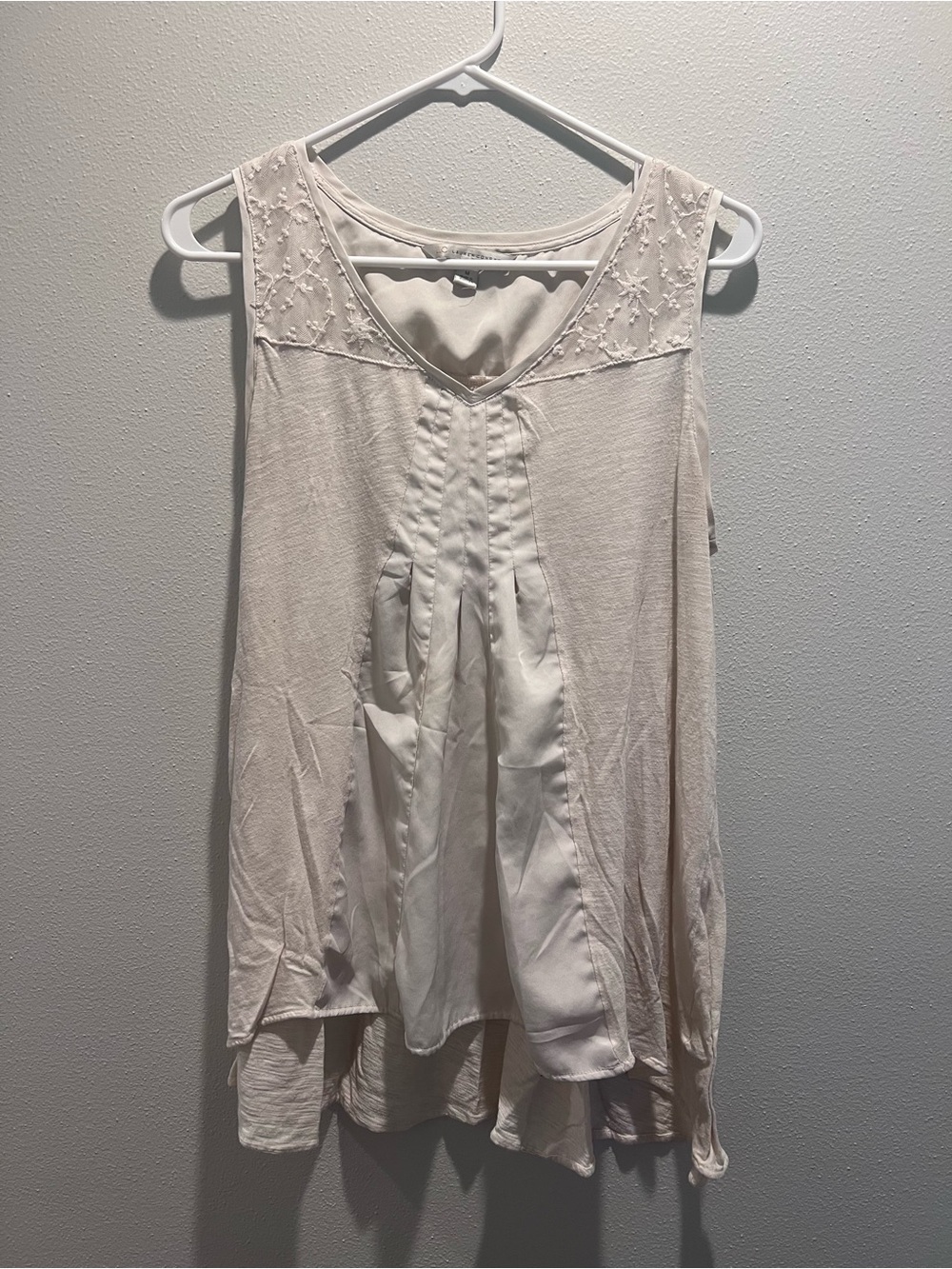 Embroidered V-Neck Cream Sleeveless Tank